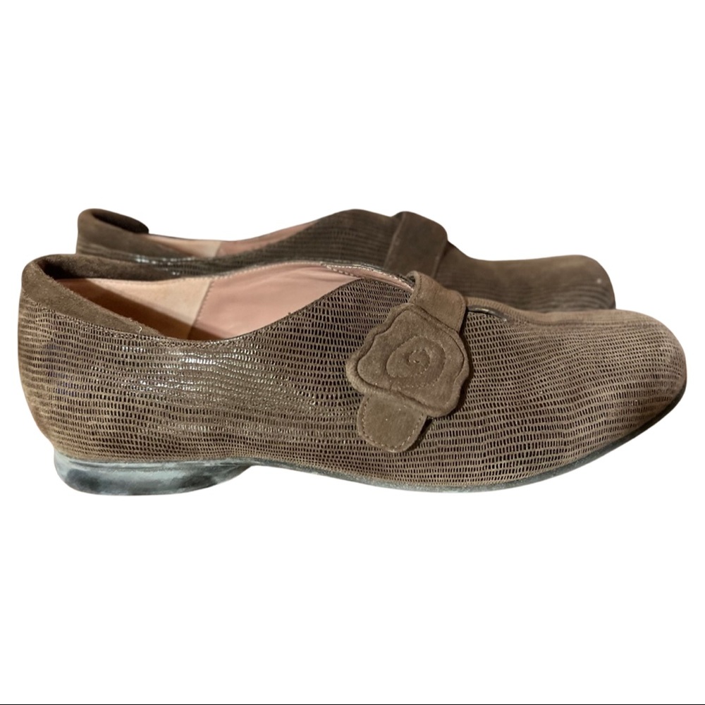 BeautiFeel new, green slip on flats with flower detail. Size 38.